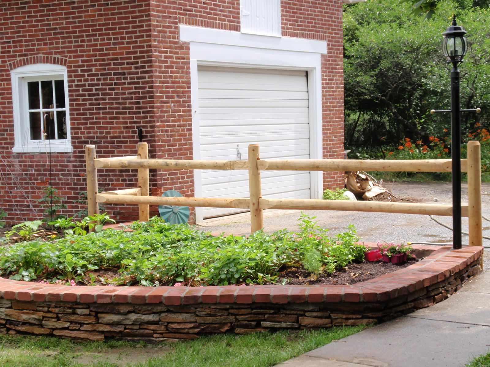 Dry-laid look fieldstone wall built by Ryan Masonry